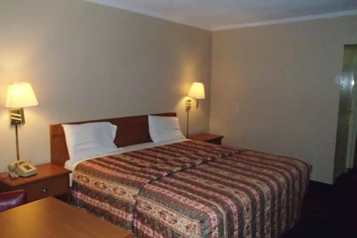 Room 10 of 31