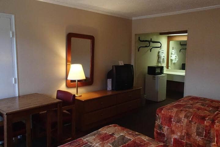 Room 13 of 31